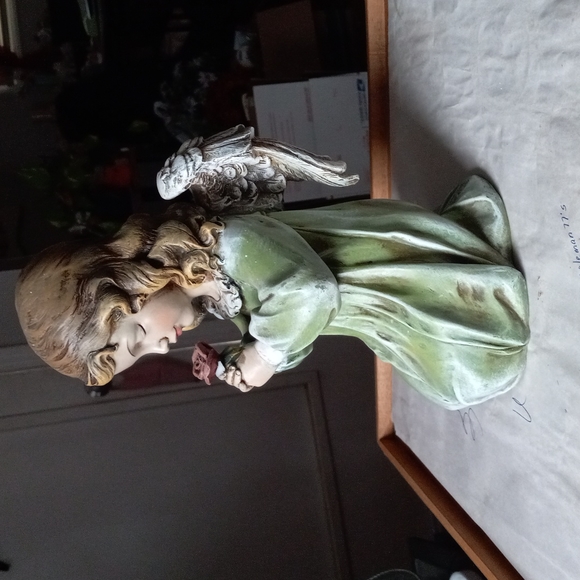 Kneeling Serenity Angel. - Picture 3 of 7